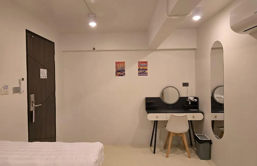 Tuk Tuk Hostel-1