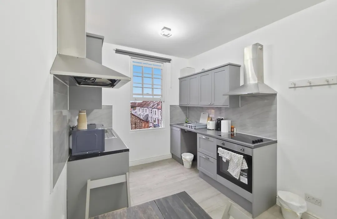 Room For 5 In Zone 2 - Willesden Green-1