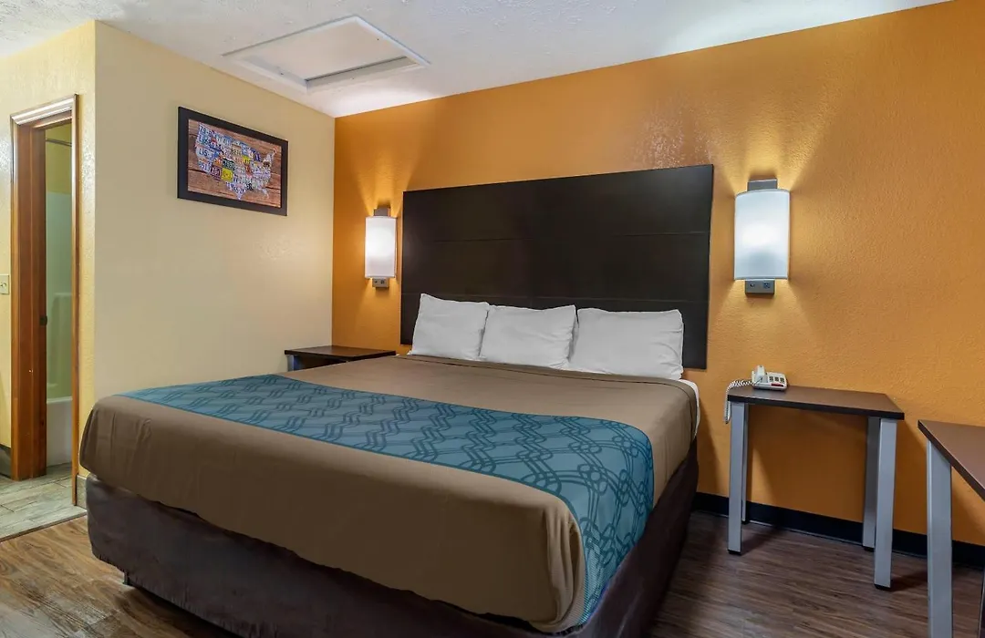 Econo Lodge Nashville North-1