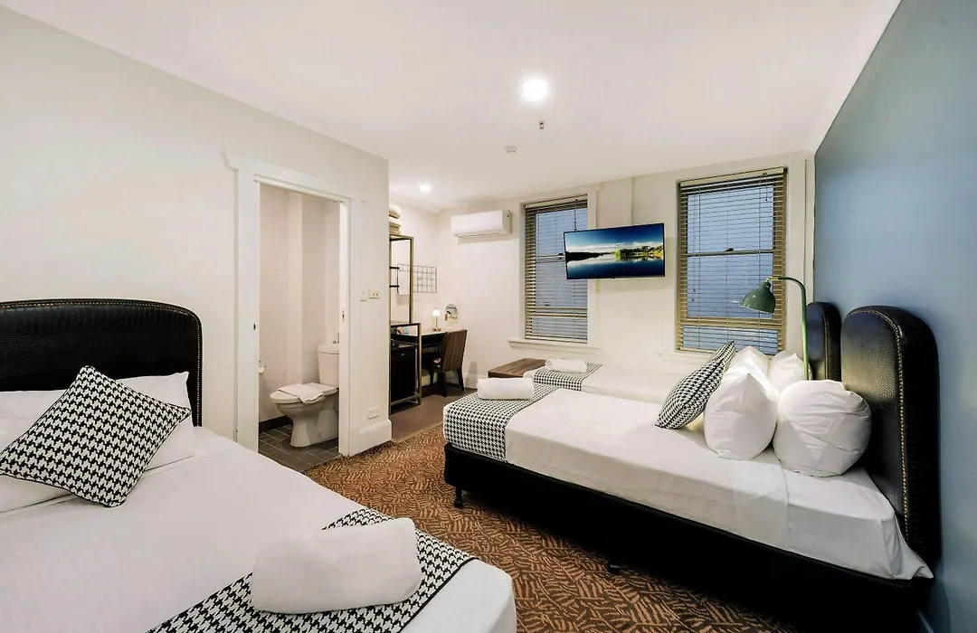 Hotel Emerald-1