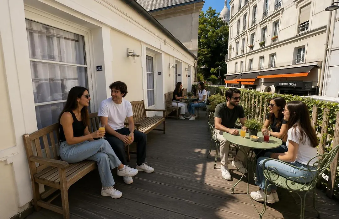 Le Village Montmartre-1