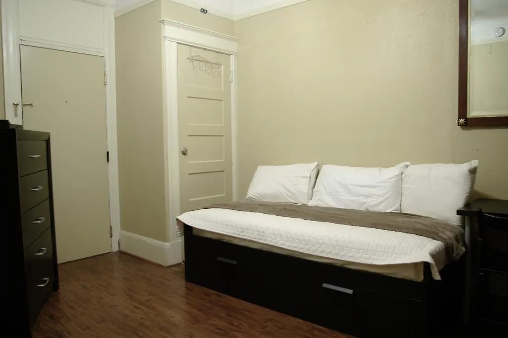 Yale Hotel-1