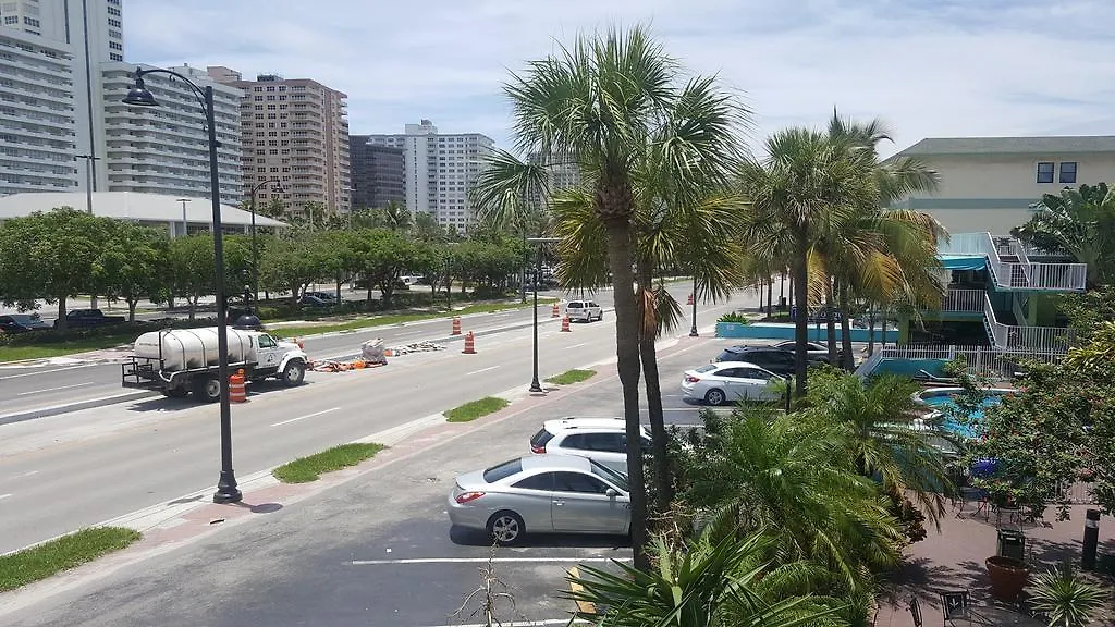 Travelodge By Wyndham Fort Lauderdale Beach-1