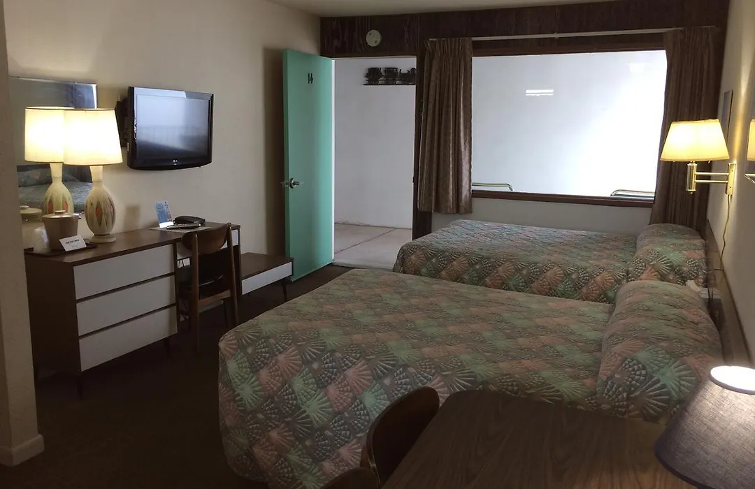 Crystal Sands Motel-1