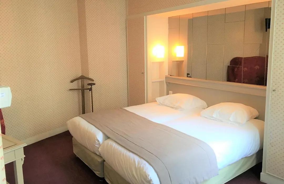 Hotel Eiffel Kensington-1