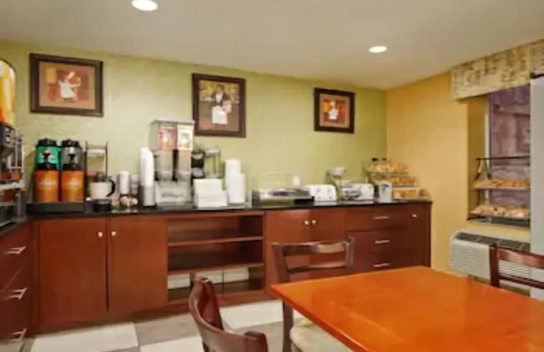 Days Inn By Wyndham Long Island City-1