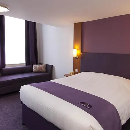 Premier Inn Edinburgh Central-2