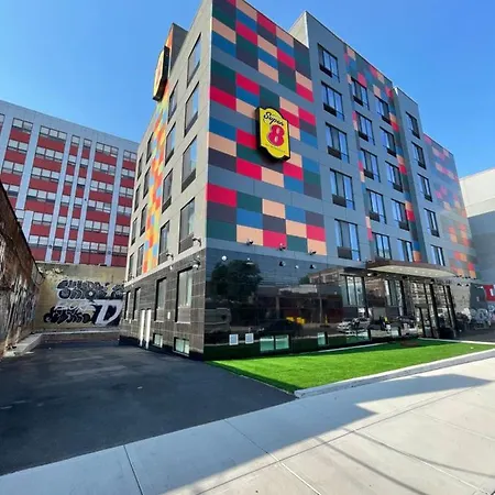 Super 8 By Wyndham Brooklyn Williamsburg-3