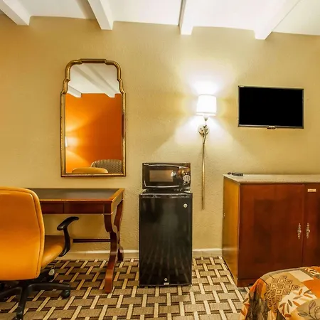 Rodeway Inn Nashville Airport-2