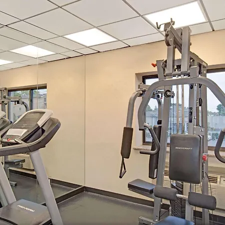 Ramada By Wyndham Staten Island-2