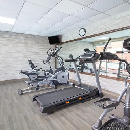 Ramada By Wyndham Tampa Westshore Airport South-3