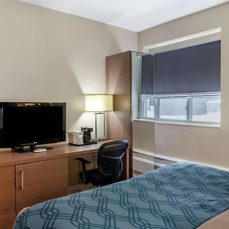 Econo Lodge Inn & Suites Downtown-3