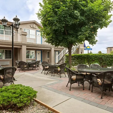 Days Inn By Wyndham Kelowna-3