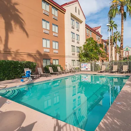 Red Roof Inn Plus + Phoenix West-2