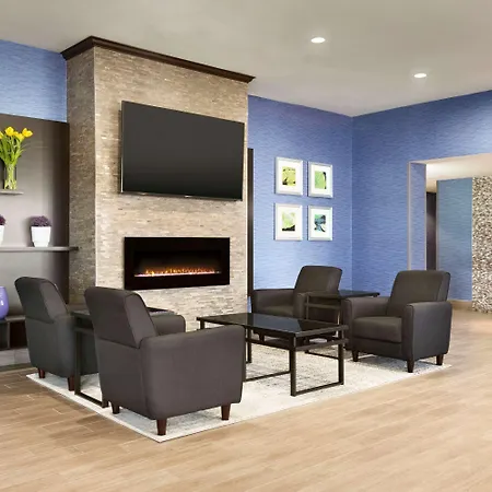 Travelodge By Wyndham Toronto East-3