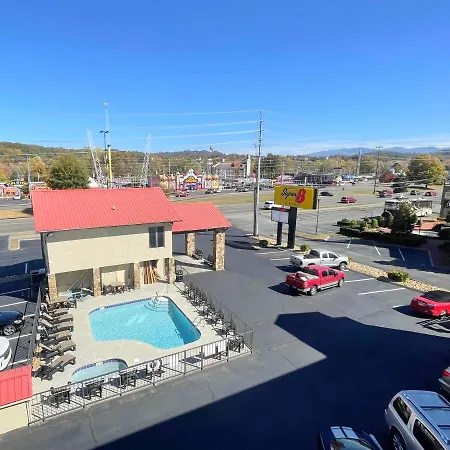Super 8 By Wyndham Pigeon Forge Downtown-2