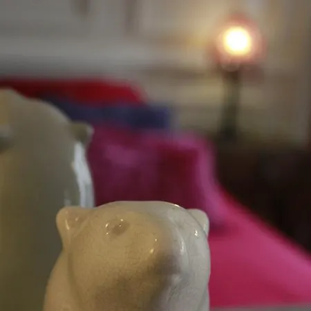 A Room In Paris-3
