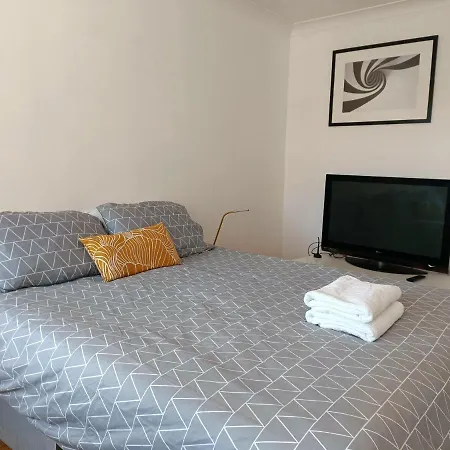 2 Bed Functional House Close To Manor Park Train Station-3