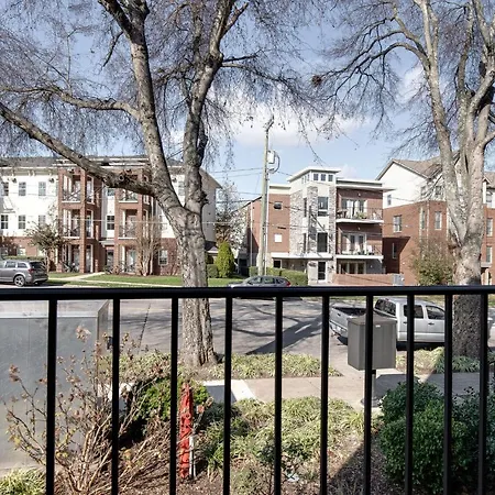 Music Row Luxury Suites - Two King Bedrooms - Private Garage & Ensuite Baths-3