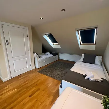 Stunning House 15 Min From Wembley Arena-2