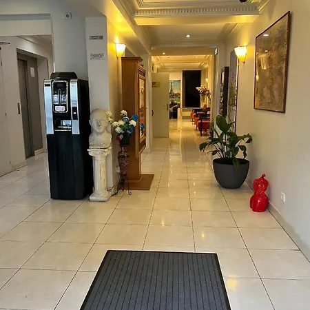 121 Paris Hotel-3