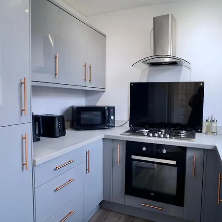 Modern 2 Bedroom Home In Edinburgh Free Parking-2
