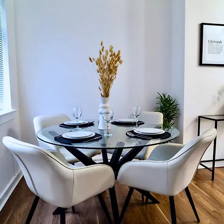 Modern 2 Bedroom Home In Edinburgh Free Parking-3