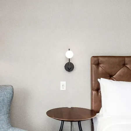 Four Points By Sheraton Kelowna Airport-2