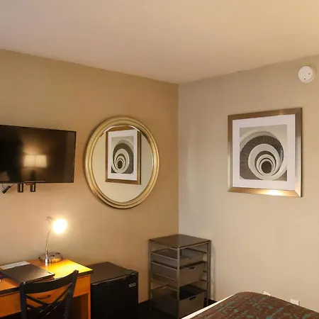 City Center Inn And Suites-3