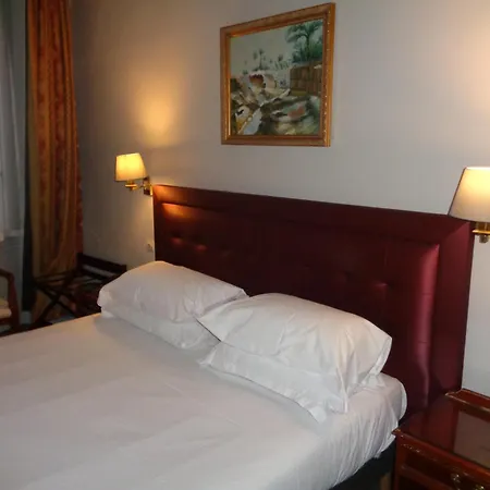 Hotel Les Degres De Notre Dame-3
