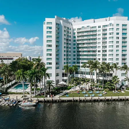 Waterview Condo- Spacious 2 Bedroom - Central - Steps To Beach-3