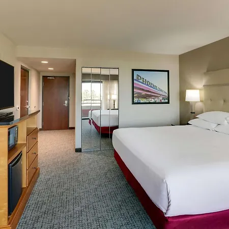 Drury Inn & Suites Phoenix Airport-3