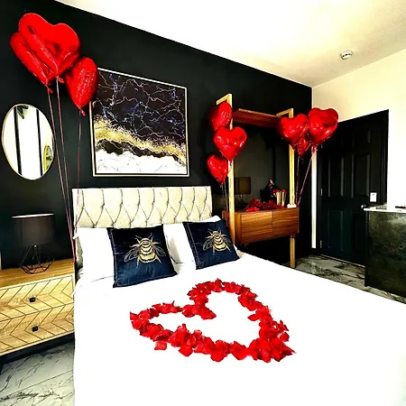 Duke And Duchess Apartments And Rooms - Private In Room Hot Tub Suites-2