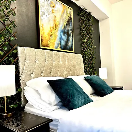 Duke And Duchess Apartments And Rooms - Private In Room Hot Tub Suites-3