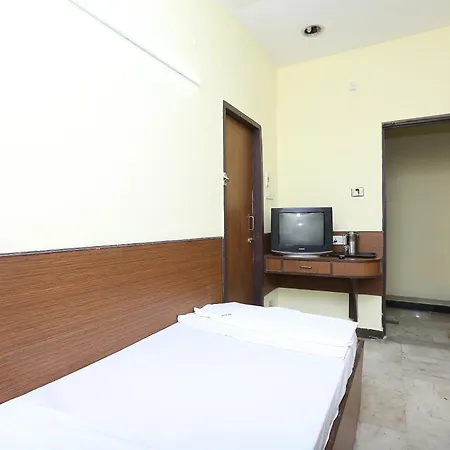 Spot On Eshi Guest House Near Pvr Cinemas Skywalk-2
