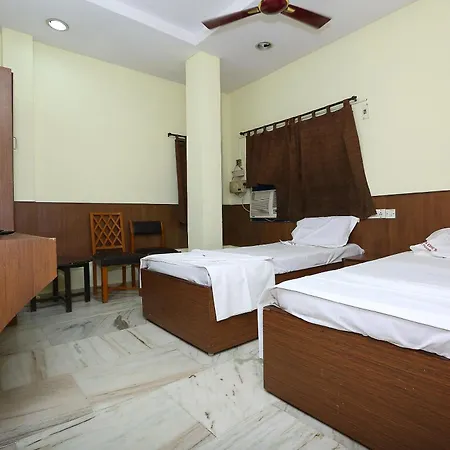 Spot On Eshi Guest House Near Pvr Cinemas Skywalk-3