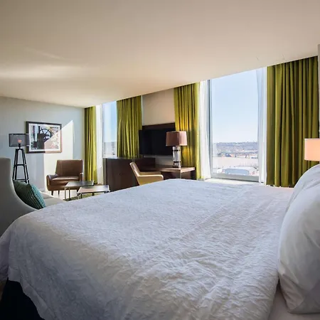 Hampton Inn & Suites Washington, D.C. - Navy Yard-3