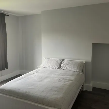 Holiday Properties Vauxhall Central Rooms-3