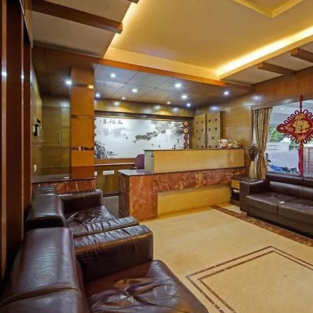 Oyo Townhouse 850 The Redfox Hotels Near Us Consulate-3