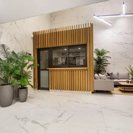 Condo In Queen St Cbd W Pool And Gym Zodiak Stays-2