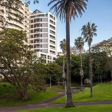 Condo In Queen St Cbd W Pool And Gym Zodiak Stays-3