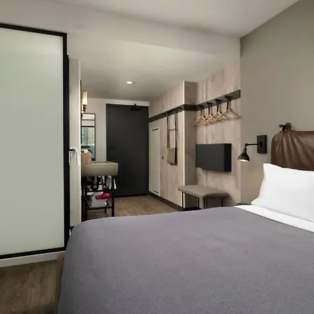 Moxy Chicago Downtown-3