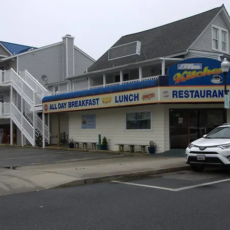 Atlantic Breeze Motel & Apartments-3