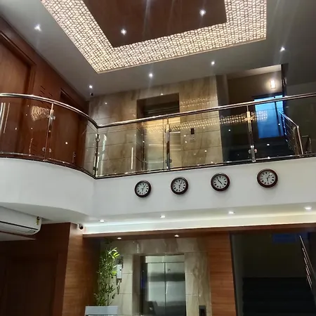 Grand Courtyard Business Hotel, Saligramam-3