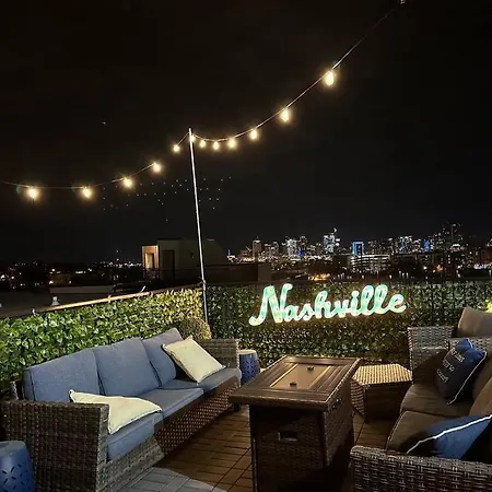 New And Luxurious Home By Downtown Nashville With Rooftop Deck!-2