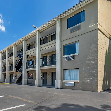 Econo Lodge Inn & Suites Virginia Beach - Norfolk-2