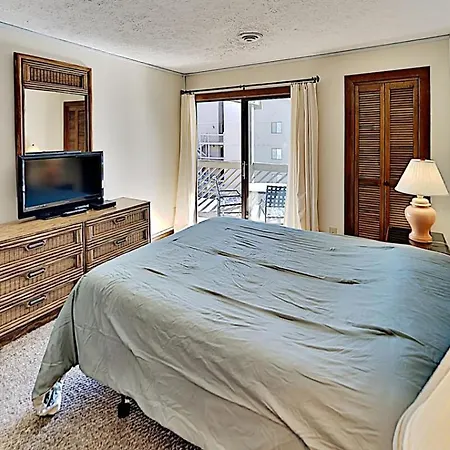 Shipwatch Pointe 2Br Condo Steps To The Beach-3