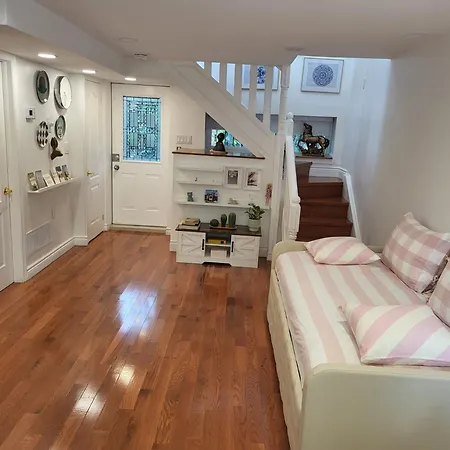 Downtown Toronto House Central 2Bed 2Bath Subway Free Parking-3