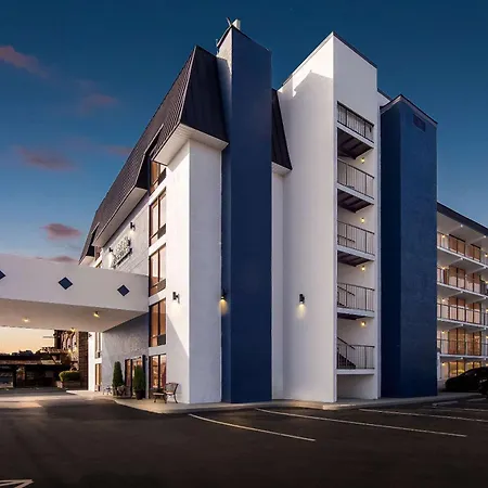 Clarion Inn & Suites Near The Leconte Center Pigeon Forge-2