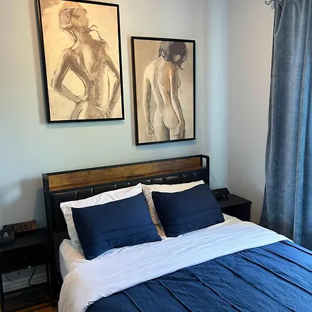 Blue Room In Dorothy'S Bnb-3